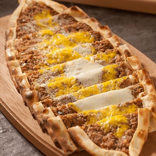 Kıymalı Yumurtalı Pide 1